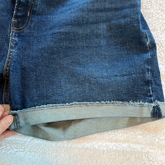 Denizen from Levi’s cuffed shorts, size 16 - Picture 5 of 5